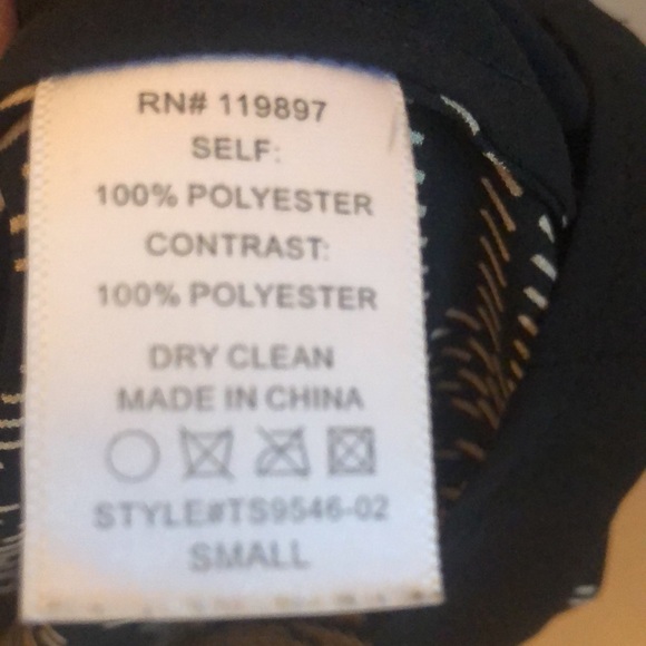 Black and cream geometric print short sleeve blouse - Picture 4 of 4